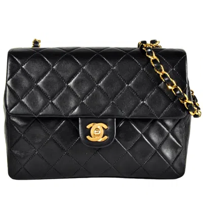 Pre-owned Chanel Leather Shoulder Bag () In Black