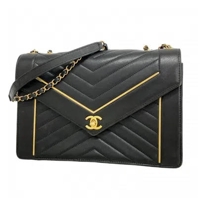 Pre-owned Chanel Leather Shoulder Bag () In Black