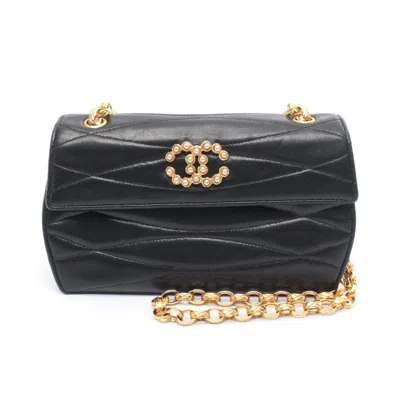Pre-owned Chanel Leather Shoulder Bag () In Black