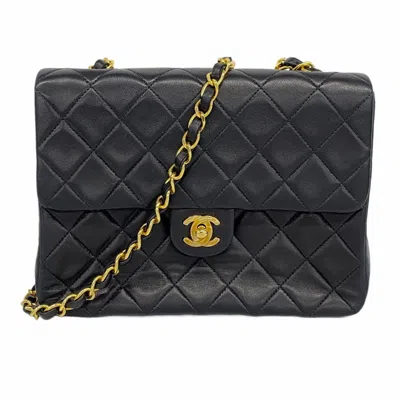 Pre-owned Chanel Leather Shoulder Bag () In Black