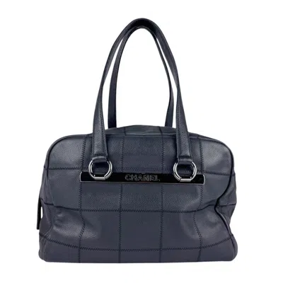Pre-owned Chanel Leather Shoulder Bag () In Black