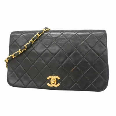 Pre-owned Chanel Leather Shoulder Bag () In Black