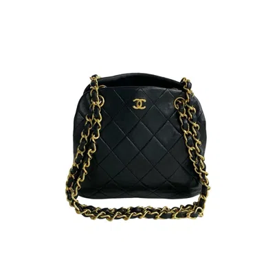 Pre-owned Chanel Leather Shoulder Bag () In Black