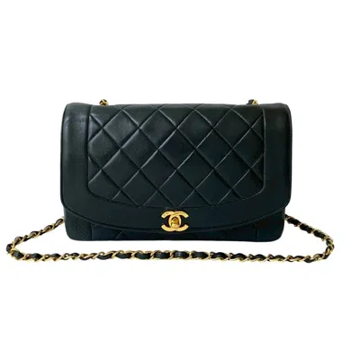 Pre-owned Chanel Leather Shoulder Bag () In Black