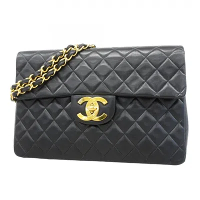 Pre-owned Chanel Leather Shoulder Bag () In Black