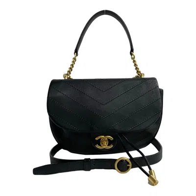 Pre-owned Chanel Leather Shoulder Bag () In Black