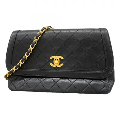 Pre-owned Chanel Leather Shoulder Bag () In Black