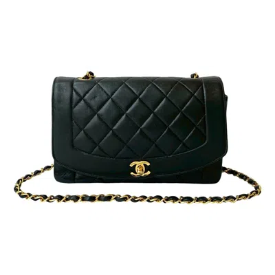 Pre-owned Chanel Leather Shoulder Bag () In Black