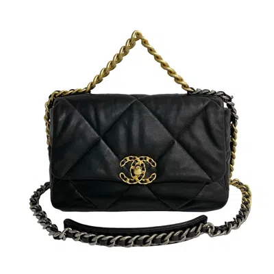 Pre-owned Chanel Leather Shoulder Bag () In Black