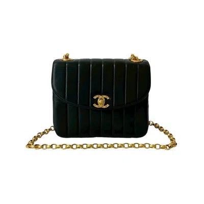 Pre-owned Chanel Leather Shoulder Bag () In Black