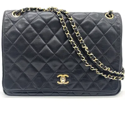 Pre-owned Chanel Leather Shoulder Bag () In Black