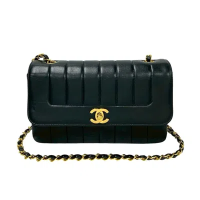 Pre-owned Chanel Leather Shoulder Bag () In Black