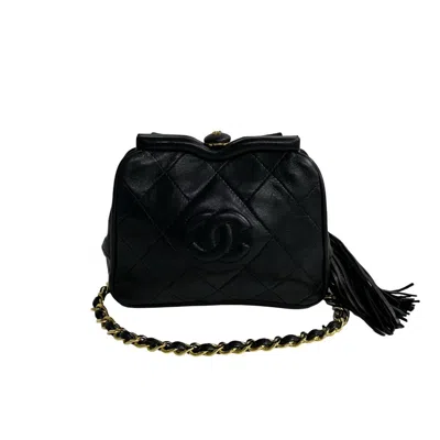 Pre-owned Chanel Leather Shoulder Bag () In Black