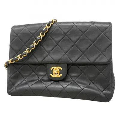 Pre-owned Chanel Leather Shoulder Bag () In Black