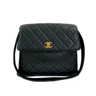 Pre-owned Chanel Leather Shoulder Bag () In Black