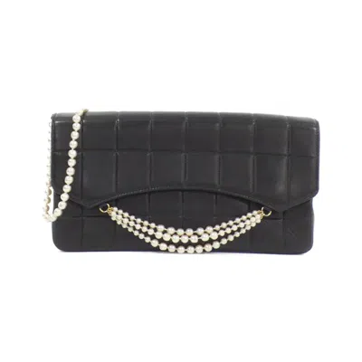Pre-owned Chanel Leather Shoulder Bag () In Black