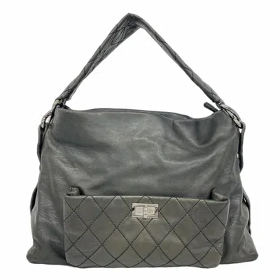 Pre-owned Chanel Leather Shoulder Bag () In Black