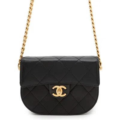 Pre-owned Chanel Leather Shoulder Bag () In Black