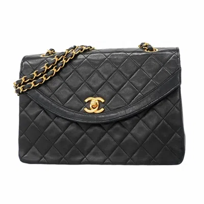 Pre-owned Chanel Leather Shoulder Bag () In Black