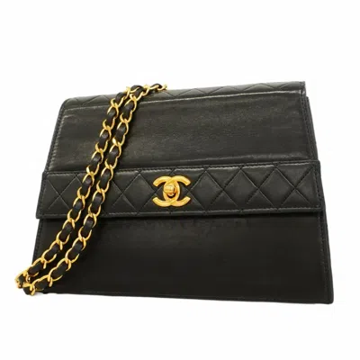Pre-owned Chanel Leather Shoulder Bag () In Black