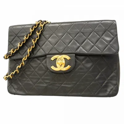 Pre-owned Chanel Leather Shoulder Bag () In Black