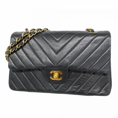 Pre-owned Chanel Leather Shoulder Bag () In Black