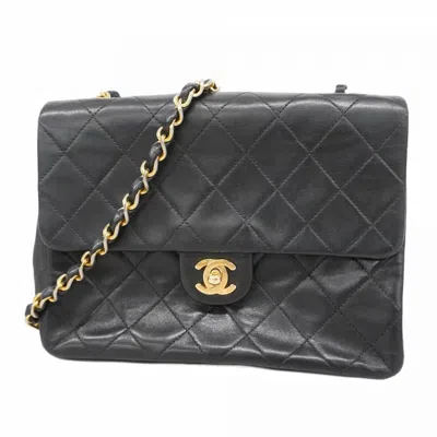Pre-owned Chanel Leather Shoulder Bag () In Black