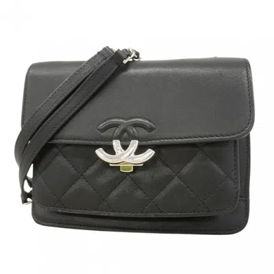 Pre-owned Chanel Leather Shoulder Bag () In Black