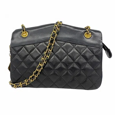 Pre-owned Chanel Leather Shoulder Bag () In Black