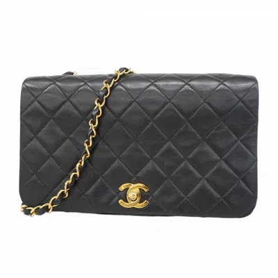 Pre-owned Chanel Leather Shoulder Bag () In Black