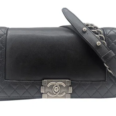 Pre-owned Chanel Leather Shoulder Bag () In Black