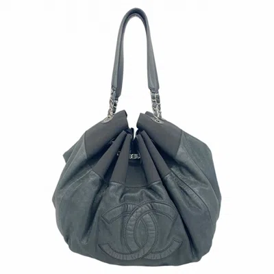 Pre-owned Chanel Leather Shoulder Bag () In Black