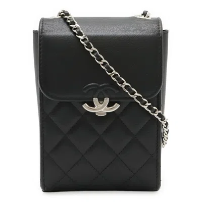 Pre-owned Chanel Leather Shoulder Bag () In Black