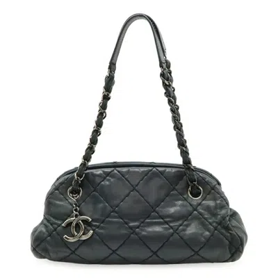 Pre-owned Chanel Leather Shoulder Bag () In Black