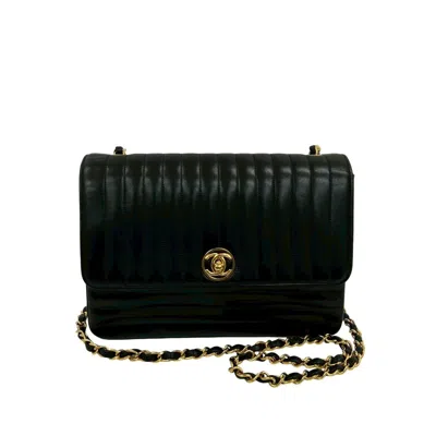 Pre-owned Chanel Leather Shoulder Bag () In Black