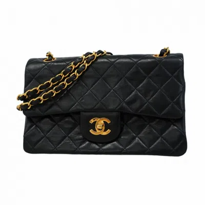 Pre-owned Chanel Leather Shoulder Bag () In Black