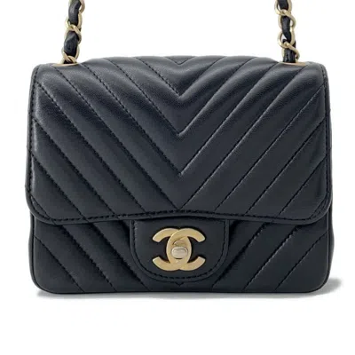 Pre-owned Chanel Leather Shoulder Bag () In Black