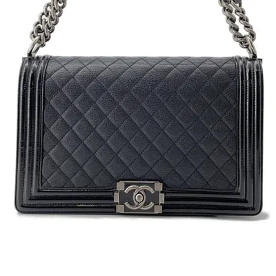 Pre-owned Chanel Leather Shoulder Bag () In Black