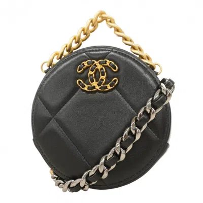 Pre-owned Chanel Leather Shoulder Bag () In Black