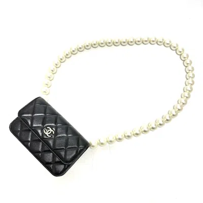 Pre-owned Chanel Leather Shoulder Bag () In Black