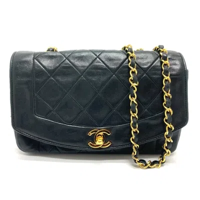 Pre-owned Chanel Leather Shoulder Bag () In Black