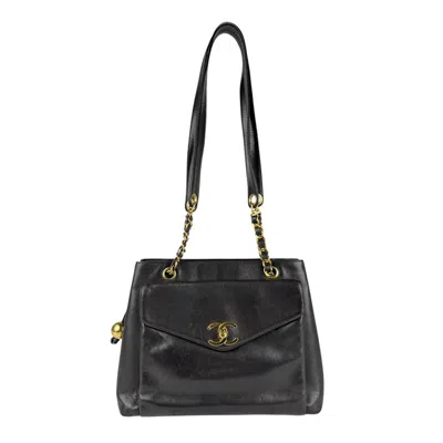 Pre-owned Chanel Leather Shoulder Bag () In Black