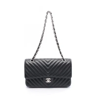 Pre-owned Chanel Leather Shoulder Bag () In Black