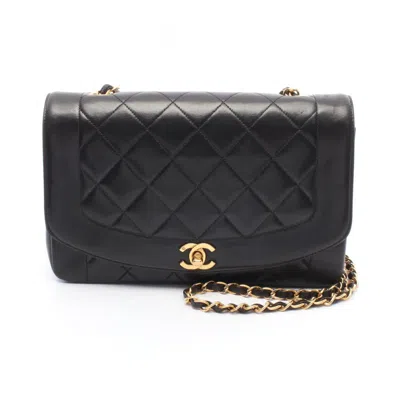 Pre-owned Chanel Leather Shoulder Bag () In Black