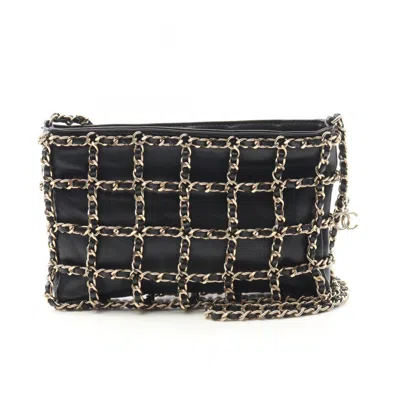 Pre-owned Chanel Leather Shoulder Bag () In Black