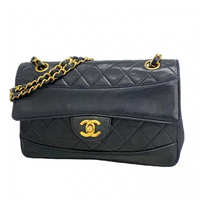 Pre-owned Chanel Leather Shoulder Bag () In Black