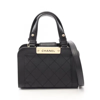 Pre-owned Chanel Leather Shoulder Bag () In Black