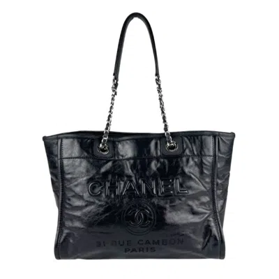 Pre-owned Chanel Leather Shoulder Bag () In Black