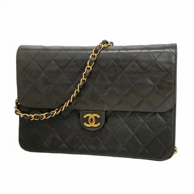 Pre-owned Chanel Leather Shoulder Bag () In Black