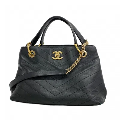 Pre-owned Chanel Leather Shoulder Bag () In Black